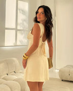 Vestido Curto Mirtes – Elegância em Cada Detalhe