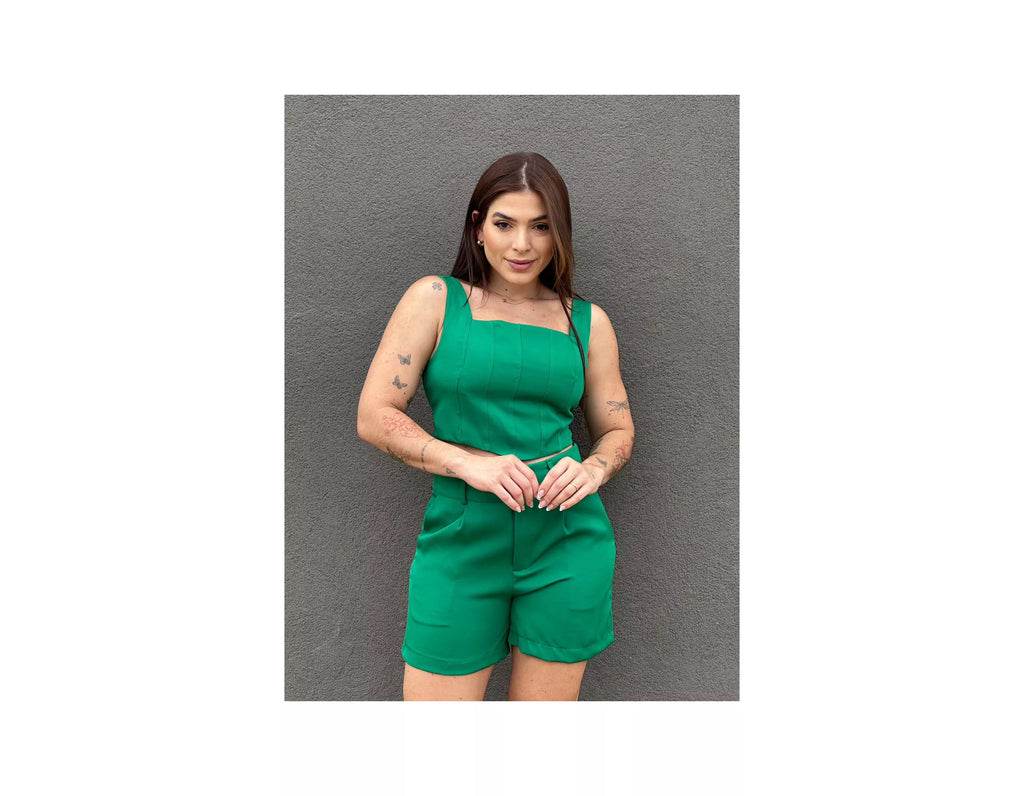Conjunto Feminino Cropped com Recortes + Short Alfaiataria
