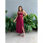Vestido Longo Feminino com Recortes Laterais e Fenda
