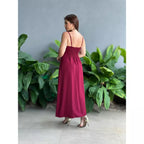 Vestido Longo Feminino com Recortes Laterais e Fenda