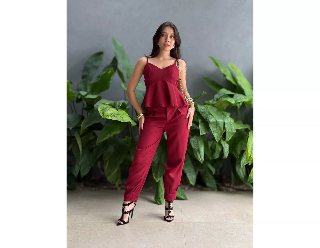 Conjunto Feminino Alfaiataria com Blusa de Alças e Calça
