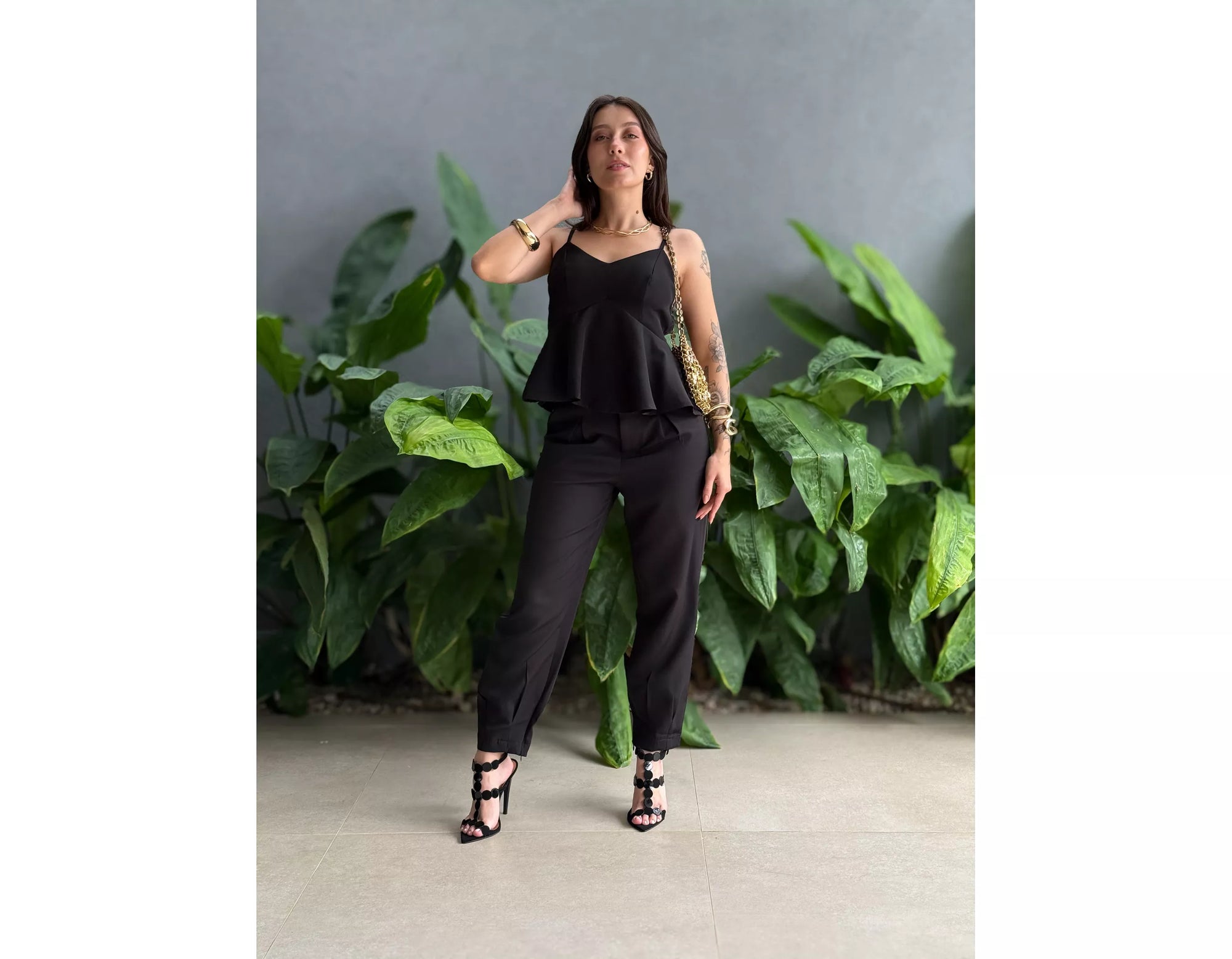 Conjunto Feminino Alfaiataria com Blusa de Alças e Calça
